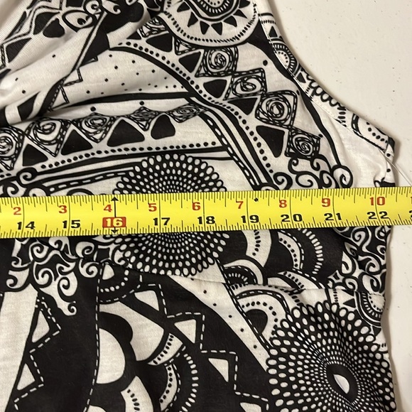 Black and White Patterned Women's Top. Sz 1x - Picture 6 of 7